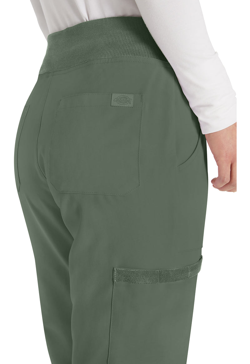 Olive - Women's Natural Rise Tapered Leg Pull-On Scrub Pants – Regular (View 4)
