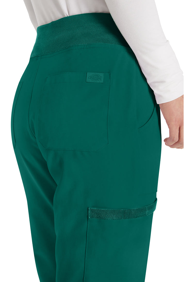 Hunter Green - Women's Natural Rise Tapered Leg Pull-On Scrub Pants – Petite (View 4)